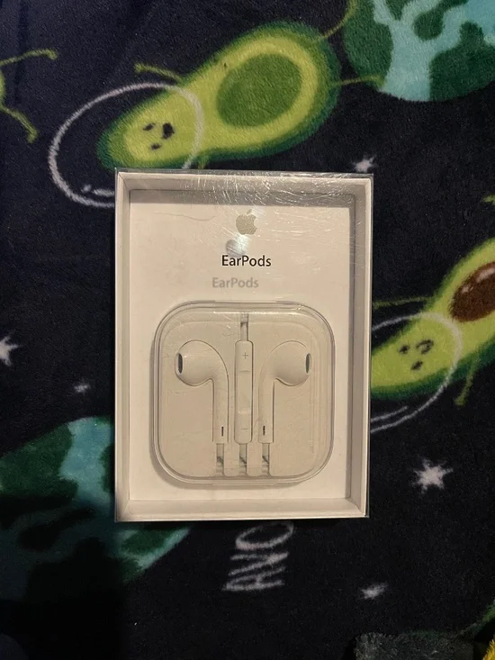 Apple Wired EarPods (Lightning Connector)