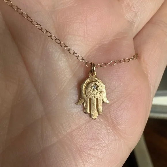 NWOT Victoria Cunningham Hamsa Crescent Moon Necklace