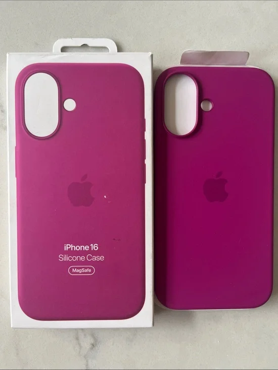 Apple iPhone 16 Silicone Case with MagSafe