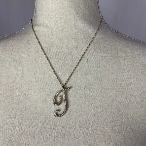 🏆 T Necklace
