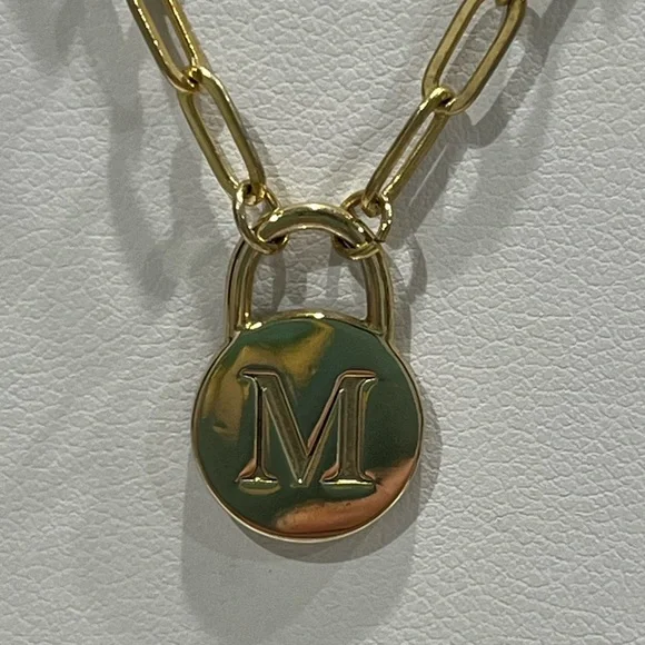 Gold tone paper clip necklace with M‎ charm