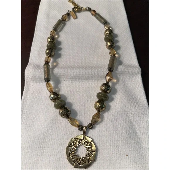 Vintage LONNIE LOVNESS Necklace‎ Gold Green Beads 16