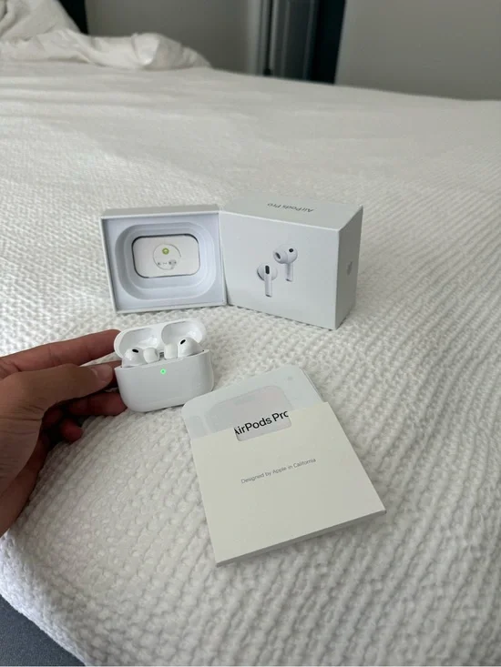 Apple AirPods Pro Wireless Earbuds in White with Charging Case