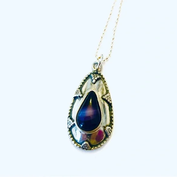 SILVER&CO.  Sterling Silver Chain and Pendent, Amethyst Cabochon