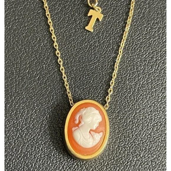 CROWN TRIFARI Cameo Necklace 18