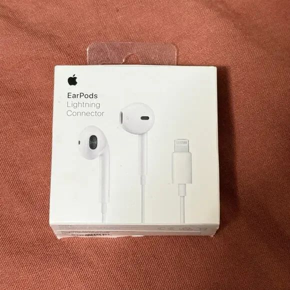 Apple In-Ear EarPods Lightning Connector White NIB Headphones Headset MMTN2AM/A