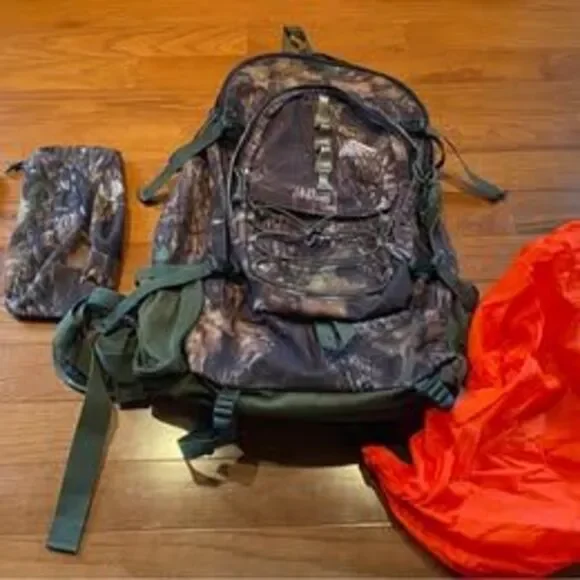 Kelty Grizzly 3000 Internal Frame Backpack With Orange Rain Gear Cover USA Made