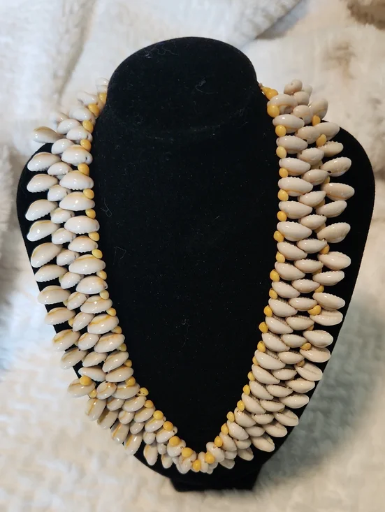Vintage Cowrie Shell Lei Necklace Boho Vibe