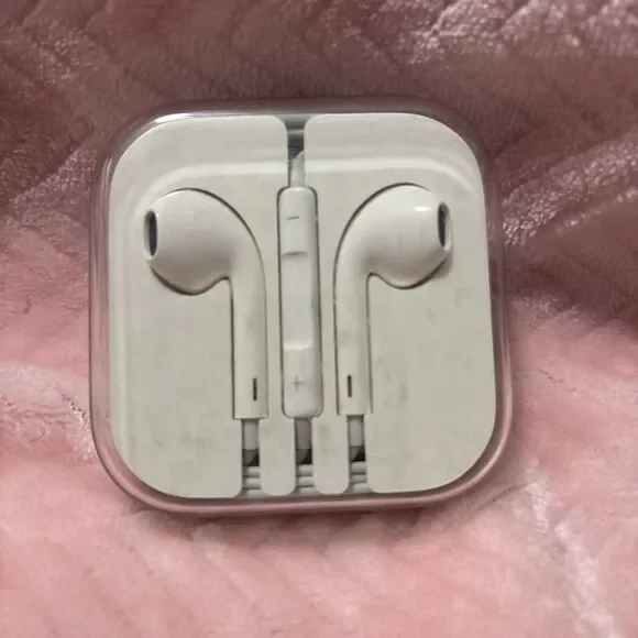Apple OEM Wired White Ear Buds w/Case iPhone/iPad/iPod 3.5mm Aux Jack Headphones