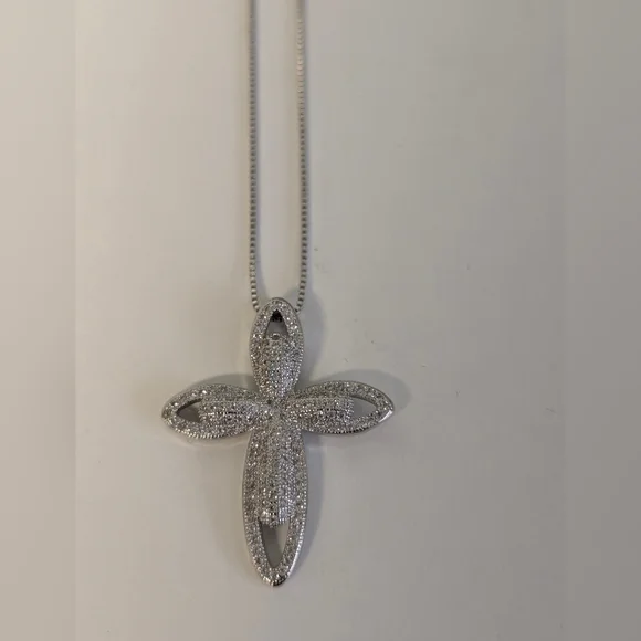 Stunning .925 Sterling Silver Cross Pendant Necklace