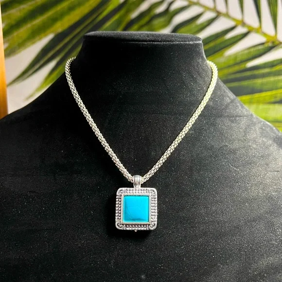 VTG| Silvertone & Faux Turquoise Necklace💙