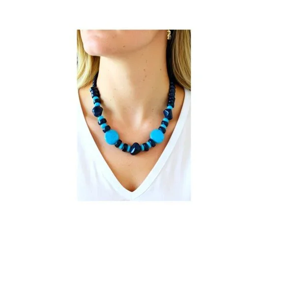 Natural Turquoise & black beaded necklace . NWT