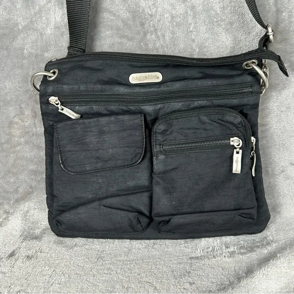Baggallini Black Nylon Medium Crossbody Purse‎ Adjustable Strap Pockets Travel