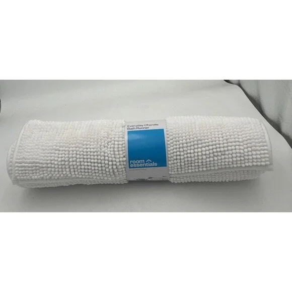 New Room Essentials White Chenille Bath Runner 20 x 58 in