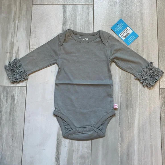 NWT RuffleButts Gray Long Sleeve Basic Ruffle Layering Bodysuit, girls 3-6M