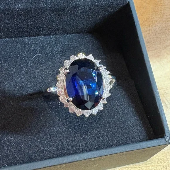 Avon 925 Princess Diana Ring 💙