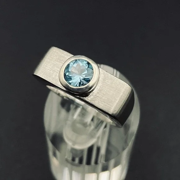 Sterling Silver‎ Blue Topaz Ring Size 7.75 Minimalist Gemstone Ring