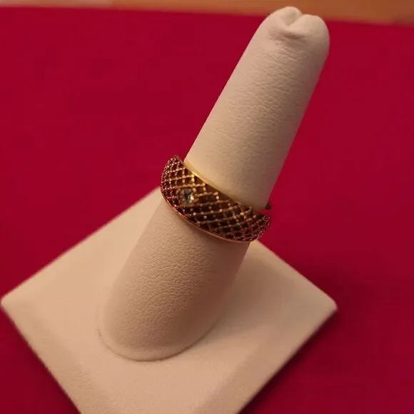 Avon Vintage Signed Gold Plated Band Ring with Rhinestone Size 8