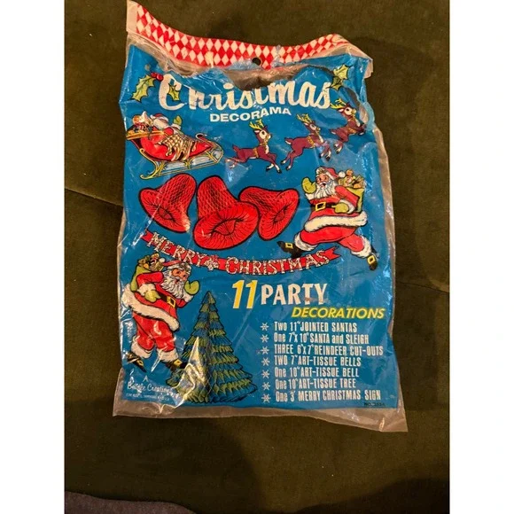 Vintage Christmas Decorama 7 Party‎ Decorations Santa Reindeer Sleigh Bells