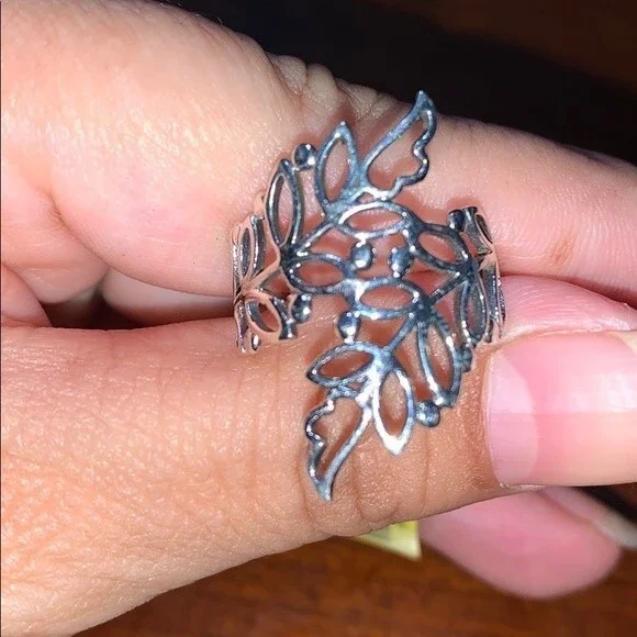 Leaf ring in sterling silver size 7