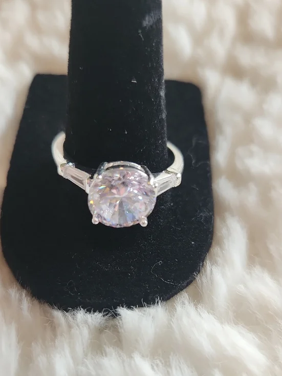 Luxury Silver Round Cubic Zirconia Solitaire Ring - White Brand New NWOT