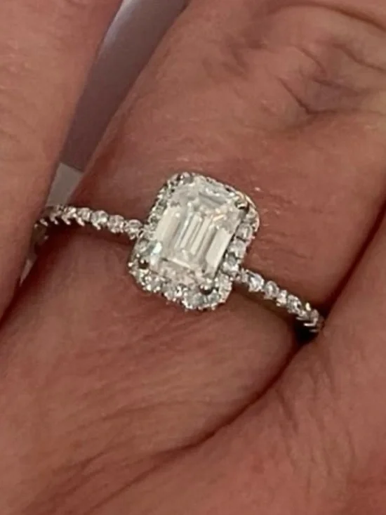 Women’s size 6 925 sterling 0.75ct Moissanite ring