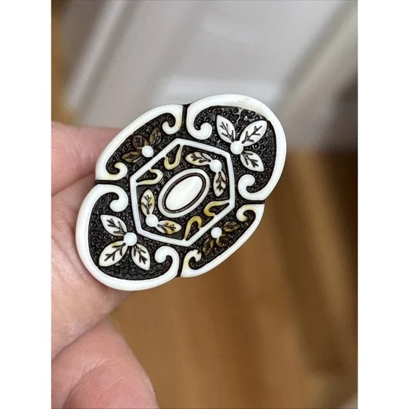 Vintage 90s Black & White Lucite Statement Ring -‎ Size 7
