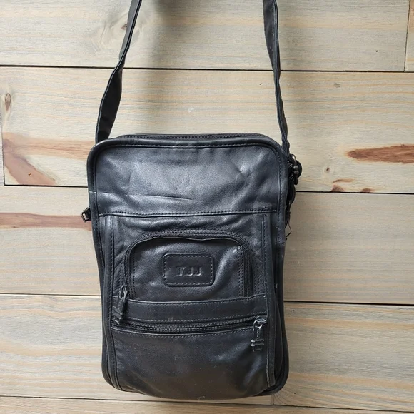 Vintage Tumi Leather Crossbody Carryall Bag Organizer Black Leather Pockets