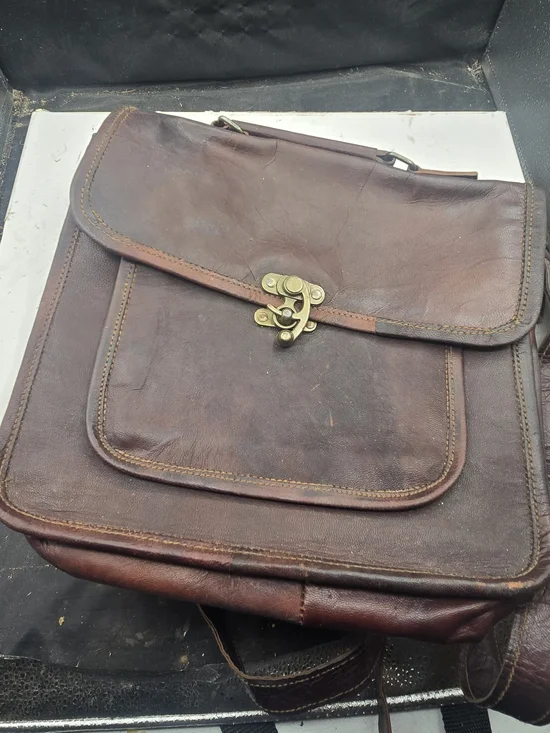 Classic Brown Leather Messenger Bag with Brass Clasp