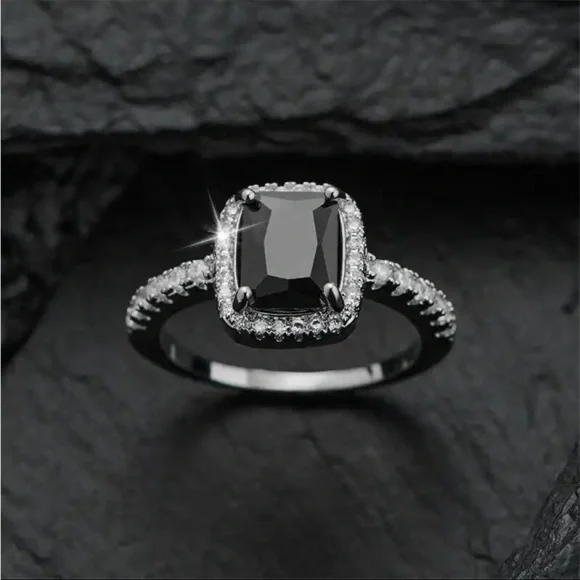 New Women’s 925 Silver Beautiful Sapphire Ring