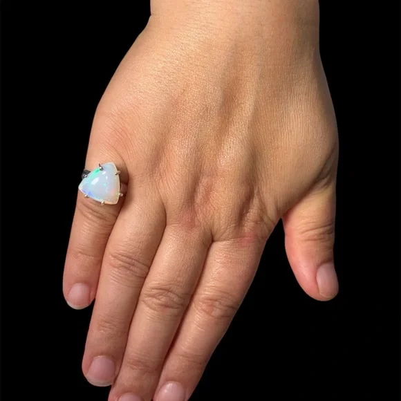 4.5 Carat Opal Ring in 925 Sterling Silver – Size 6.5