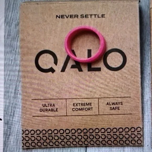 QALO Neon Pink High Grade Medical Silicone Ring Size 7 New