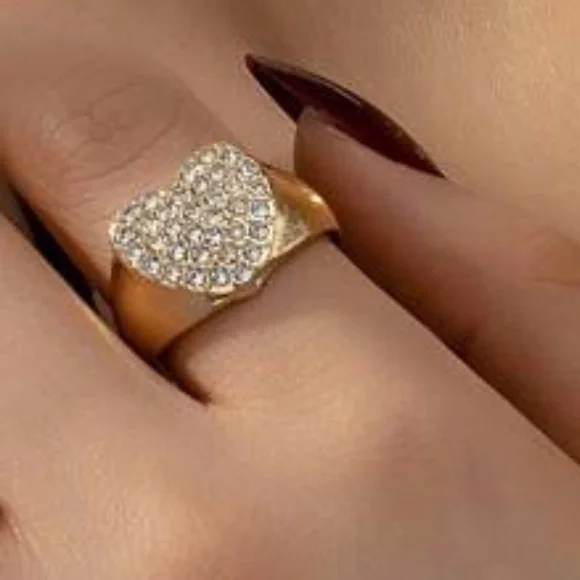 Gold heart ring