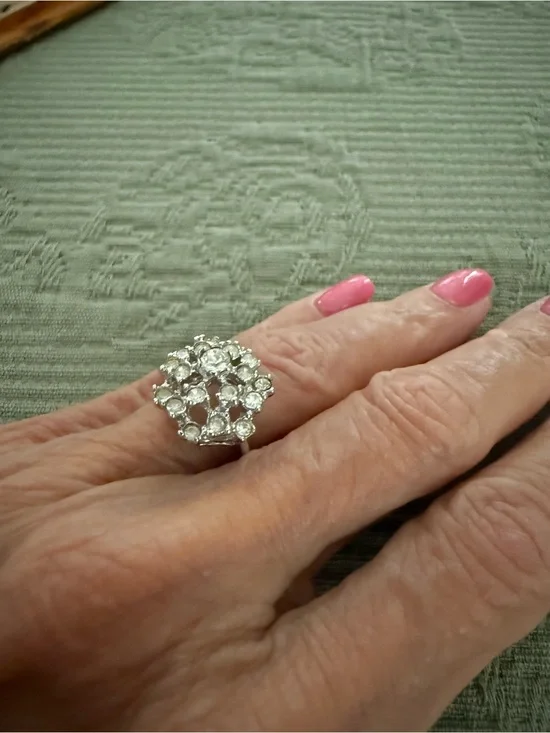 Elegant Vintage Silver-Tone Cluster Cocktail Ring with Clear Crystals