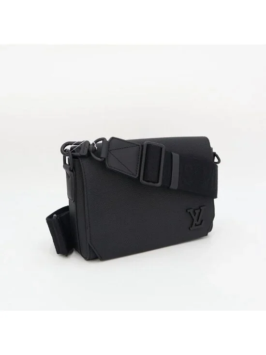 Louis Vuitton Takeoff Messenger Shoulder