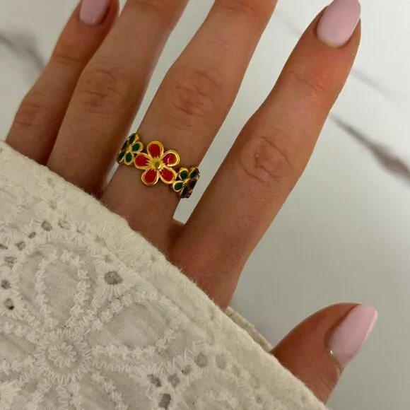 Sku:0222‎ Retro gold ring with green red flowers Stainless steel +in a gift box