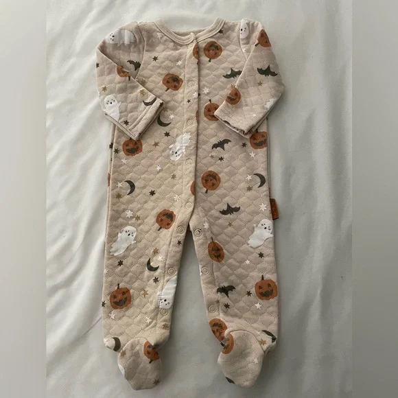 Lila And Jack Halloween One Piece Snap Button Footed Sleeper Size 0-3m in cream