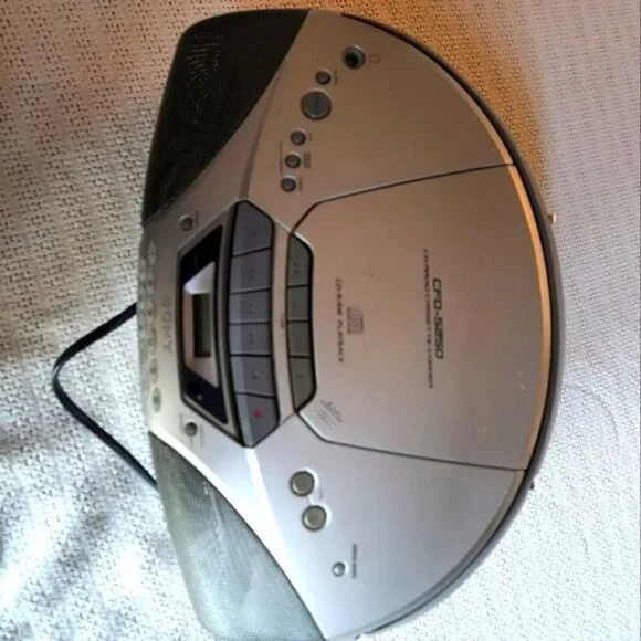 Sony CPD5250 CD &‎ Radio Boombox