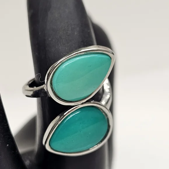 Elegant Silver Turquoise Ring