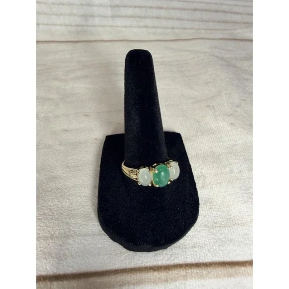 Vintage 14K Gold Chalcedony Ring Green & White Cabochon 3 Stone Ring HN Mark 7.5