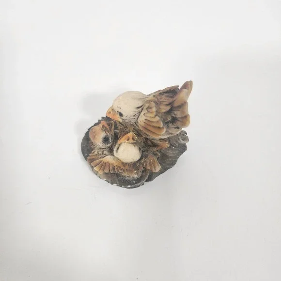 Miniature Resin Mother Bird Feeding Baby Birds in Nest Figurine Nature Decor