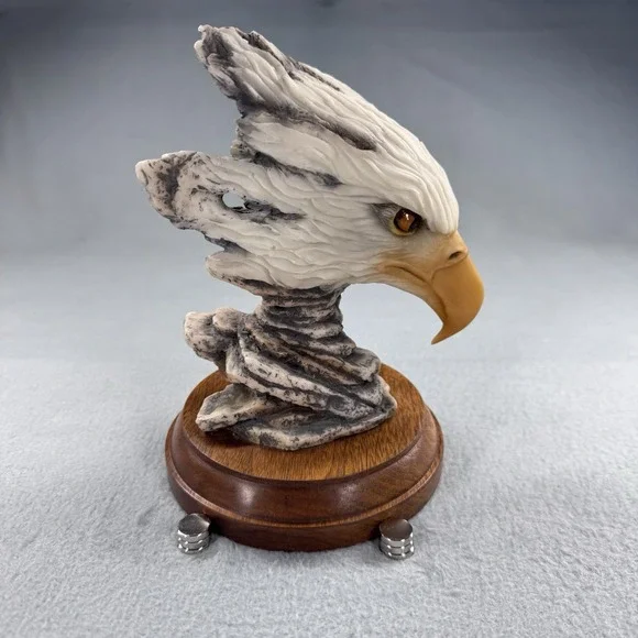Vintage Stephen Herrero 1993 Eagle Head #4105 Windrunner, Wood Base.