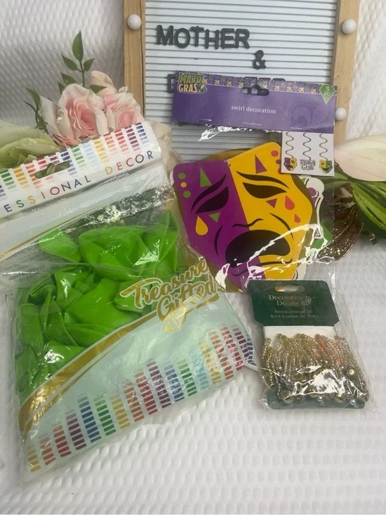 Mardi Gras Green Balloons Party Pack - Unbranded