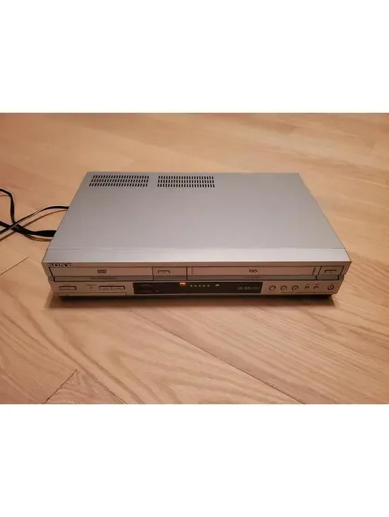 Sony SLV-D350P DVD Player and VHS Video Cassette Recorder Combo