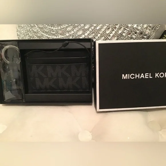Beautiful Michael kors wallet and key chain set