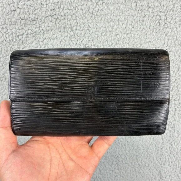Louis Vuitton Men's OS Black Epi Bi-Fold Wallet Vintage Luxury Designer Classic