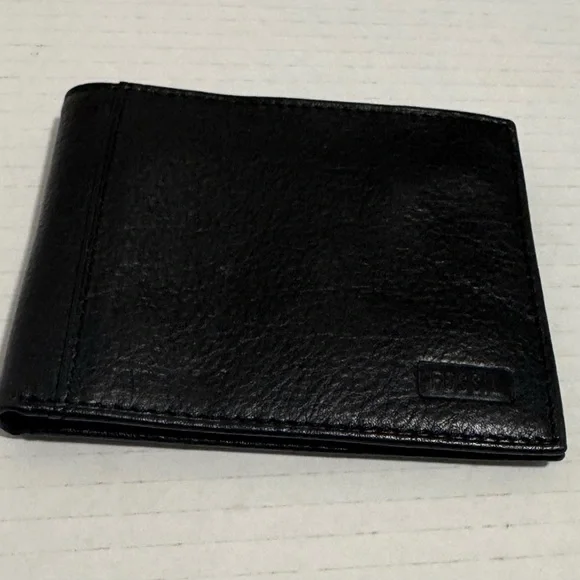 FOSSIL men’s black leather wallet nwt