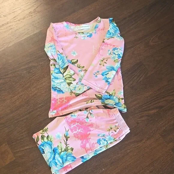 Little girl is pajamas, great condition size four