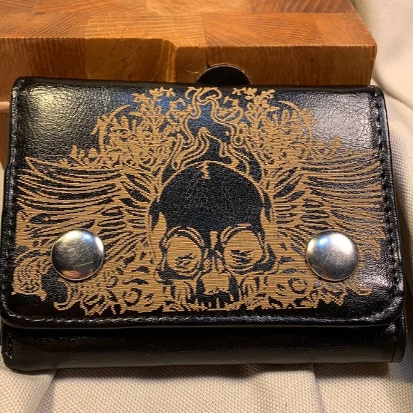 NWOT Scull/flames tri-fold real leather wallet