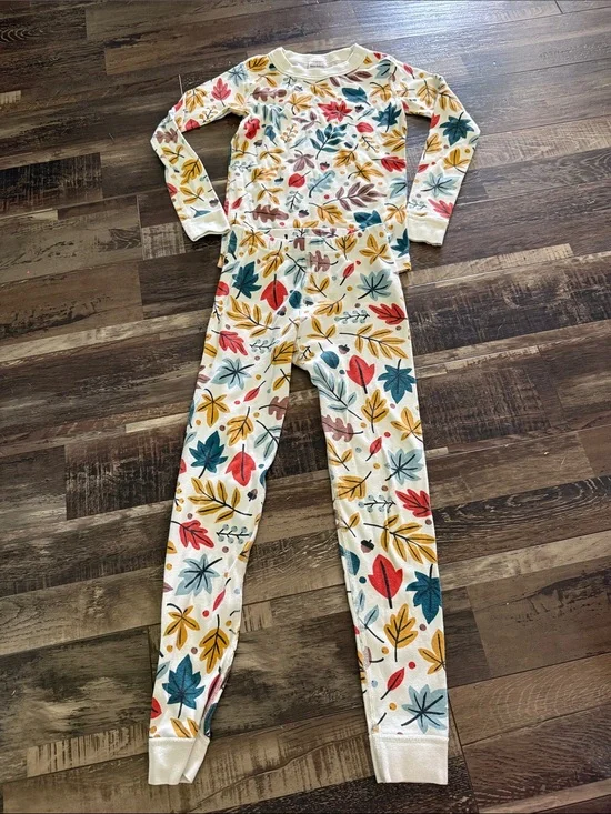 Hanna Andersson CreamRed, Mustard, Teal & Brown Leaf Print size 6/7